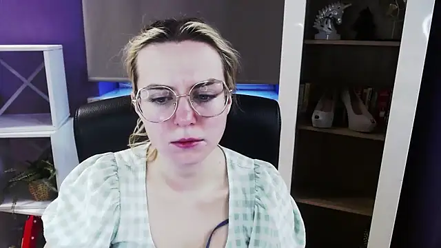 Snapshot of Zoey_Erotic chatting on March 2026 05:33:02 AM Zoey Erotic online show from March 2026 05:33:02 AM