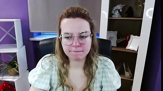 Snapshot of Zoey_Erotic chatting on April 2026 04:45:02 AM Zoey Erotic online show from April 2026 04:45:02 AM