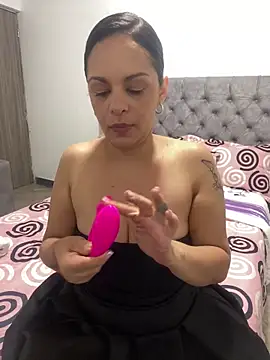 Snapshot of Kataliina chatting on May 2026 03:31:02 PM Kataliina online show from May 2026 03:31:02 PM