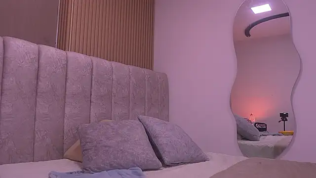 violeta aroca online show from March 2026 03:12:01 AM