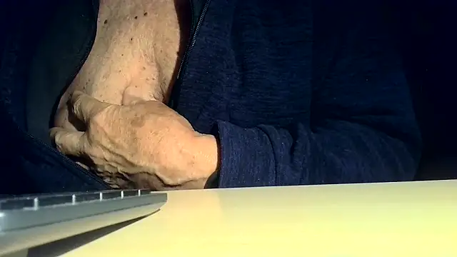 Snapshot of tachione2 chatting on October 2025 05:05:01 AM tachione2 online show from October 2025 05:05:01 AM