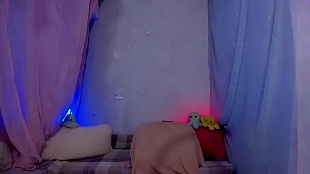 LickLizzy online show from January 2025 02:18:01 PM