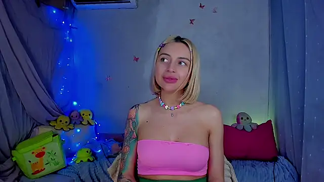 Snapshot of LickLizzy chatting on April 2026 02:27:02 AM LickLizzy online show from April 2026 02:27:02 AM