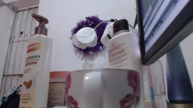 Snapshot of heyline_milf chatting on April 2026 03:10:02 PM heyline milf online show from April 2026 03:10:02 PM