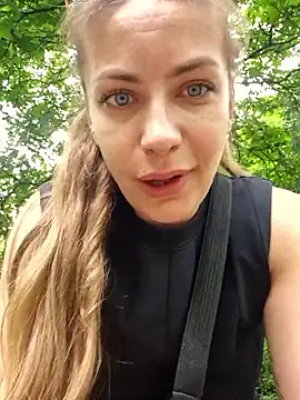 Keli Jessi online show from May 2026 01:48:02 PM