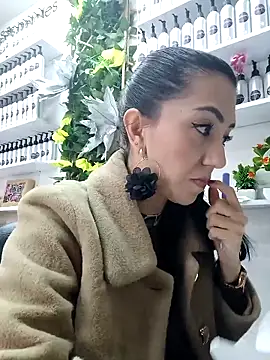 LunaZambrano online show from February 2025 06:44:01 PM