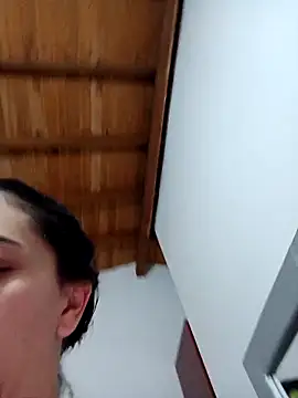 LunaZambrano online show from September 2025 07:35:01 PM