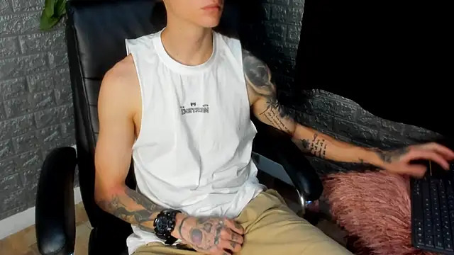 Snapshot of Dmtry6 chatting on November 2025 09:03:02 PM Dmtry6 online show from November 2025 09:03:02 PM