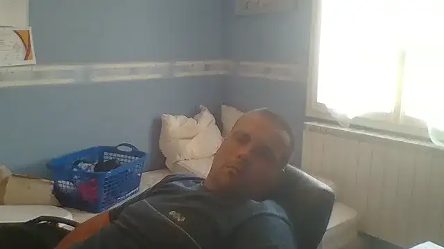 manubm03 online show from September 2025 10:04:02 AM