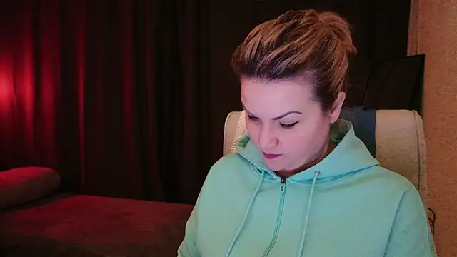 Snapshot of MishaMILF chatting on March 2025 07:39:01 PM MishaMILF online show from March 2025 07:39:01 PM