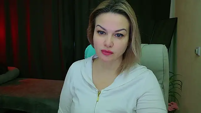 Snapshot of MishaMILF chatting on March 2025 05:01:02 AM MishaMILF online show from March 2025 05:01:02 AM