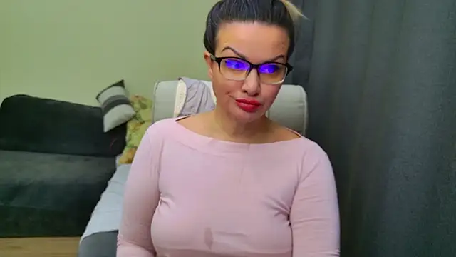 Snapshot of MishaMILF chatting on December 2025 07:37:01 AM MishaMILF online show from December 2025 07:37:01 AM