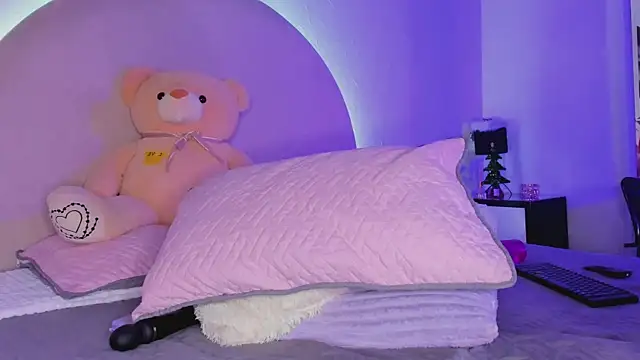 Snapshot of elsalondon chatting on December 2024 08:00:02 AM elsalondon online show from December 2024 08:00:02 AM