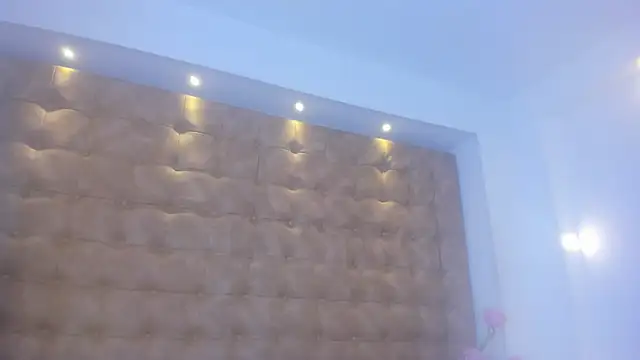 violet giraldo online show from April 2026 07:09:02 PM