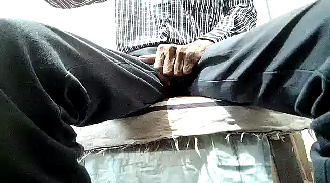 manan28 online show from December 2024 04:41:02 AM