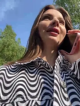 KrisMagnoly online show from May 2026 01:51:02 PM