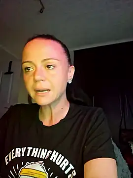 MrsBunnyBum online show from April 2026 06:19:01 AM