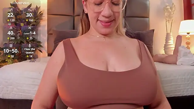 Antonellachic73 online show from April 2026 07:05:01 PM
