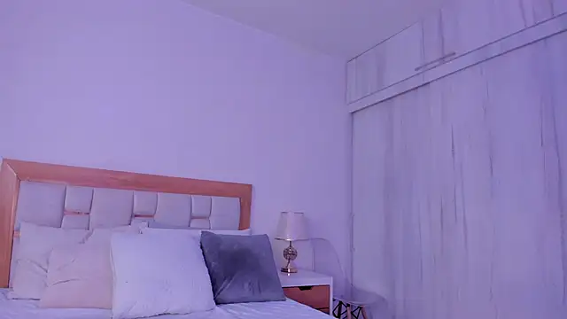 mia hank online show from May 2026 11:39:02 AM