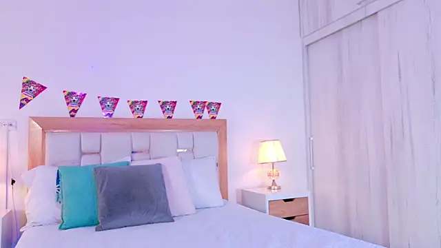mia hank online show from July 2026 11:48:02 AM
