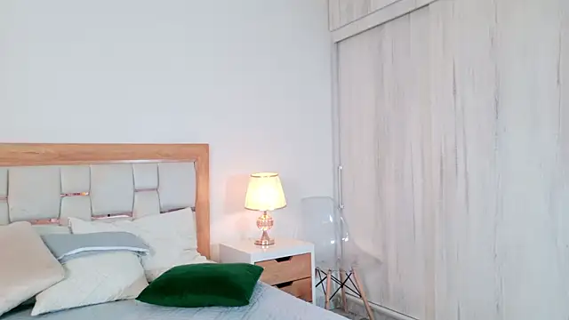mia hank online show from July 2026 11:41:01 AM