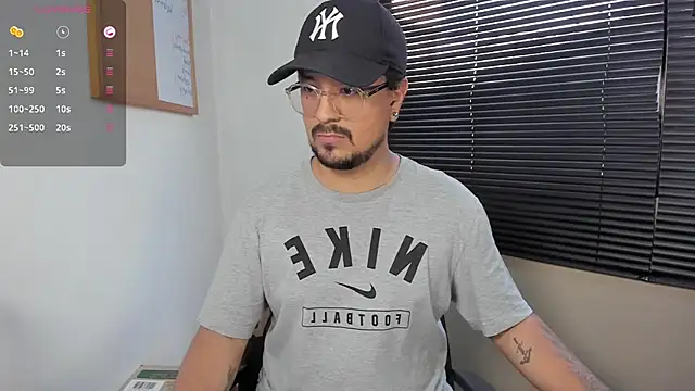 Snapshot of DaviidEvans_ chatting on December 2024 10:12:01 PM DaviidEvans online show from December 2024 10:12:01 PM