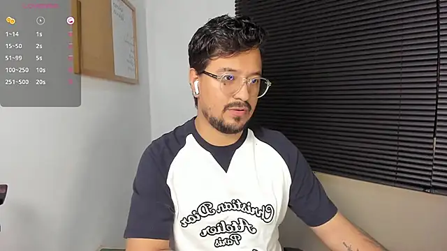 Snapshot of DaviidEvans_ chatting on December 2024 02:42:01 AM DaviidEvans online show from December 2024 02:42:01 AM