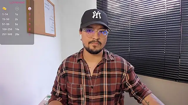 Snapshot of DaviidEvans_ chatting on December 2024 06:37:01 PM DaviidEvans online show from December 2024 06:37:01 PM