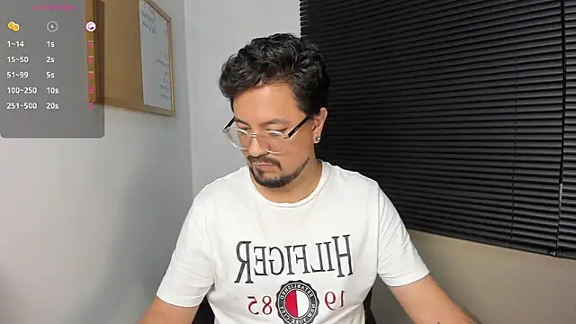 Snapshot of DaviidEvans_ chatting on December 2024 01:26:01 AM DaviidEvans online show from December 2024 01:26:01 AM