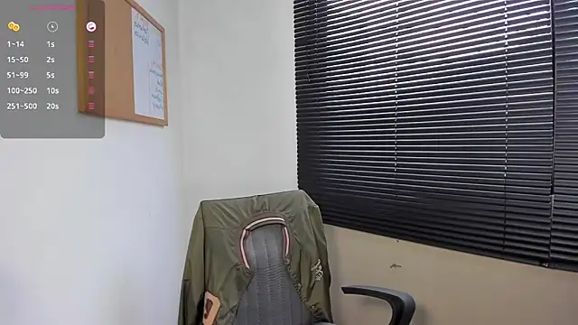 Snapshot of DaviidEvans_ chatting on December 2024 01:06:01 PM DaviidEvans online show from December 2024 01:06:01 PM