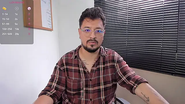 Snapshot of DaviidEvans_ chatting on December 2024 04:27:01 PM DaviidEvans online show from December 2024 04:27:01 PM