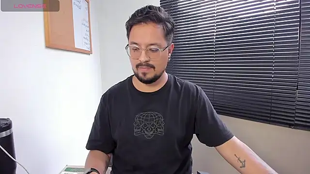 Snapshot of DaviidEvans_ chatting on December 2024 05:29:01 PM DaviidEvans online show from December 2024 05:29:01 PM