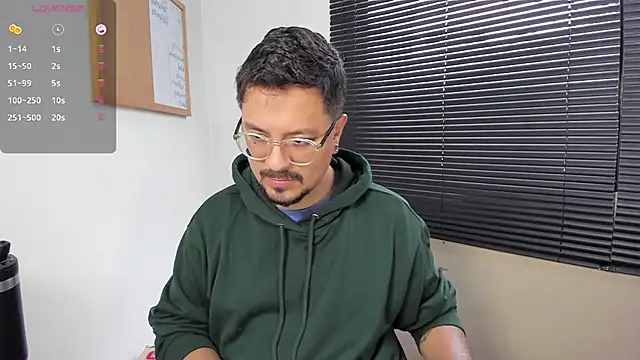 Snapshot of DaviidEvans_ chatting on December 2024 12:23:02 PM DaviidEvans online show from December 2024 12:23:02 PM