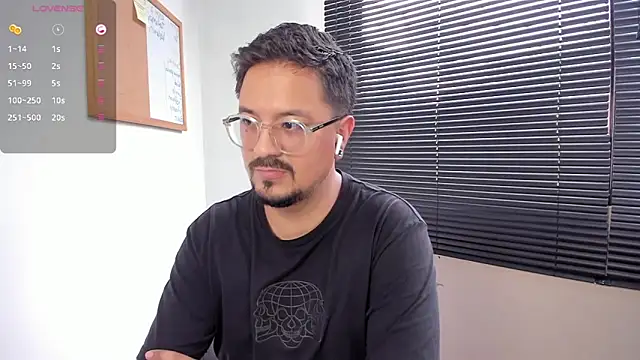 Snapshot of DaviidEvans_ chatting on December 2024 05:29:02 PM DaviidEvans online show from December 2024 05:29:02 PM