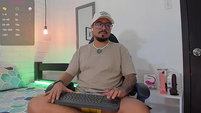 Snapshot of DaviidEvans_ chatting on October 2025 12:46:01 PM DaviidEvans online show from October 2025 12:46:01 PM