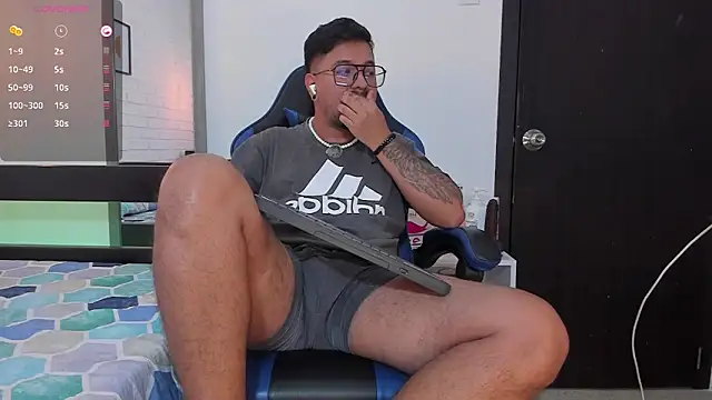 Snapshot of DaviidEvans_ chatting on October 2025 10:04:01 AM DaviidEvans online show from October 2025 10:04:01 AM