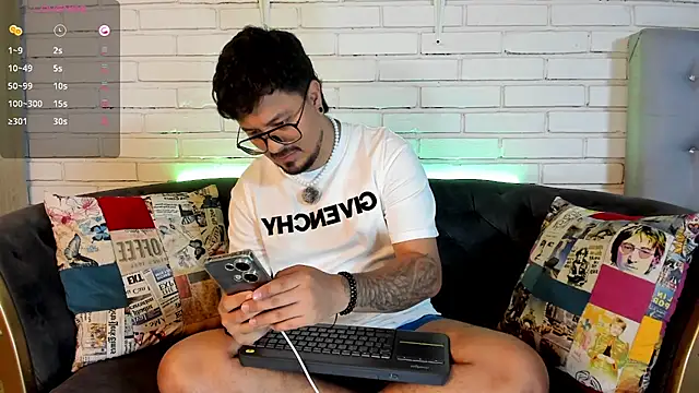 Snapshot of DaviidEvans_ chatting on November 2025 02:31:02 PM DaviidEvans online show from November 2025 02:31:02 PM