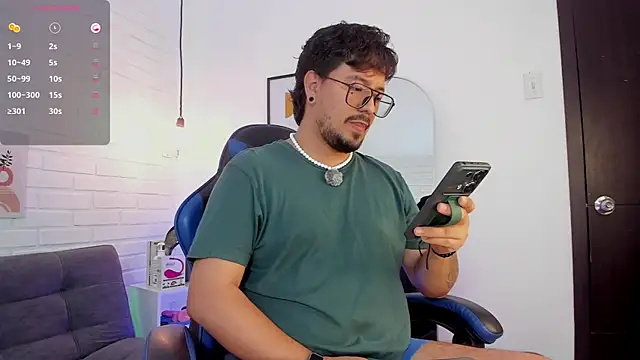 Snapshot of DaviidEvans_ chatting on December 2025 04:30:02 AM DaviidEvans online show from December 2025 04:30:02 AM