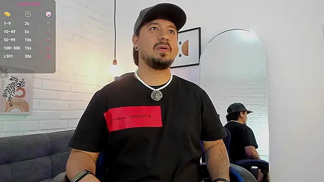 Snapshot of DaviidEvans_ chatting on December 2025 01:02:02 AM DaviidEvans online show from December 2025 01:02:02 AM