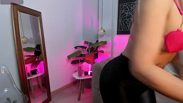  Nicoletteshea  online show from May 2026 05:10:01 PM