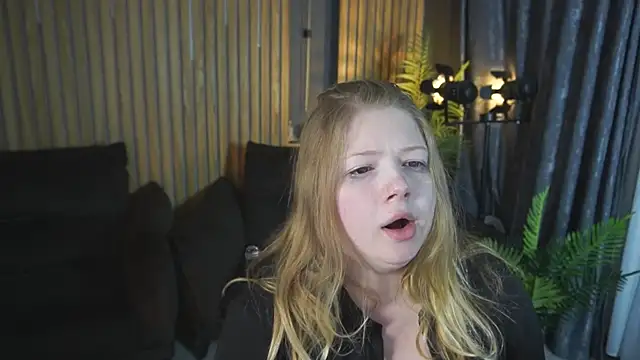 Snapshot of Tinker_Belll chatting on April 2026 02:51:02 AM Tinker Belll online show from April 2026 02:51:02 AM