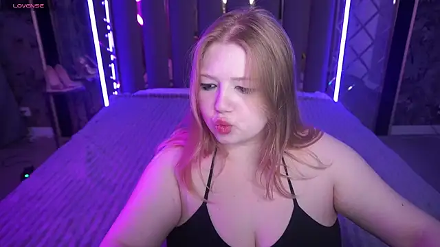 Snapshot of Tinker_Belll chatting on May 2026 07:10:02 PM Tinker Belll online show from May 2026 07:10:02 PM