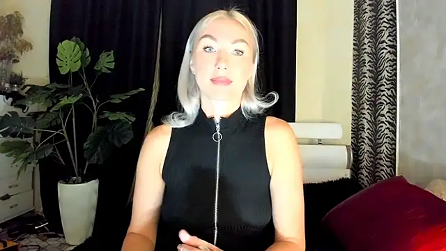 Snapshot of _SABOTAGE_ chatting on October 2025 01:14:02 AM SABOTAGE online show from October 2025 01:14:02 AM