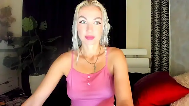 Snapshot of _SABOTAGE_ chatting on October 2025 12:52:01 AM SABOTAGE online show from October 2025 12:52:01 AM