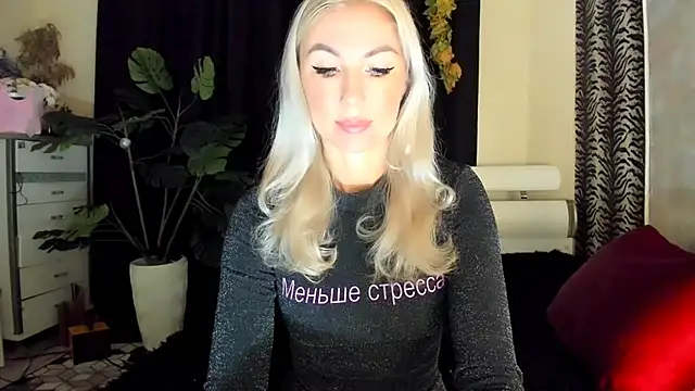 Snapshot of _SABOTAGE_ chatting on October 2025 01:17:02 AM SABOTAGE online show from October 2025 01:17:02 AM