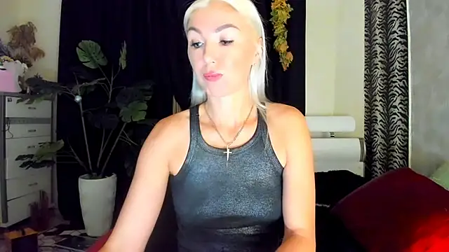 Snapshot of _SABOTAGE_ chatting on October 2025 01:28:02 AM SABOTAGE online show from October 2025 01:28:02 AM