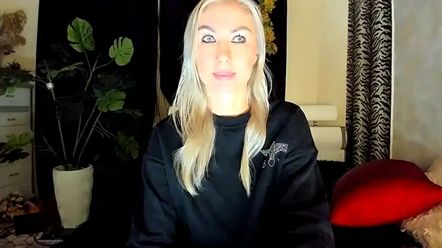 Snapshot of _SABOTAGE_ chatting on November 2025 01:04:02 AM SABOTAGE online show from November 2025 01:04:02 AM