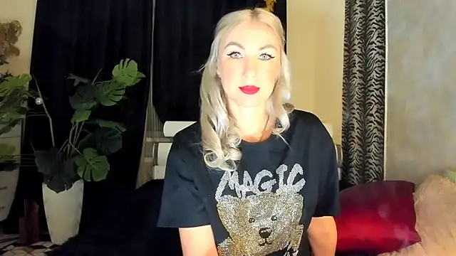 Snapshot of _SABOTAGE_ chatting on November 2025 01:28:01 AM SABOTAGE online show from November 2025 01:28:01 AM