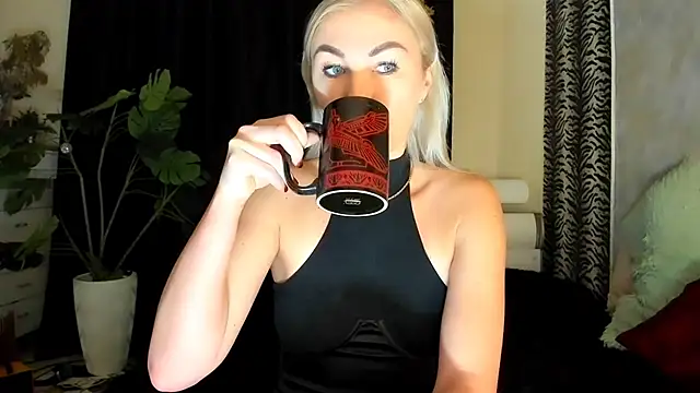 Snapshot of _SABOTAGE_ chatting on December 2025 02:16:02 AM SABOTAGE online show from December 2025 02:16:02 AM