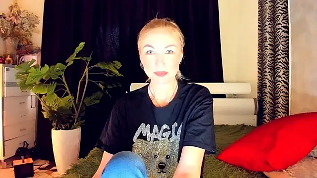 Snapshot of _SABOTAGE_ chatting on April 2026 11:43:01 AM SABOTAGE online show from April 2026 11:43:01 AM